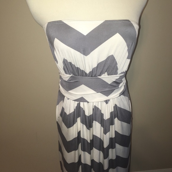 Fashionomics Gray and White Chevron Dress. - Picture 2 of 6